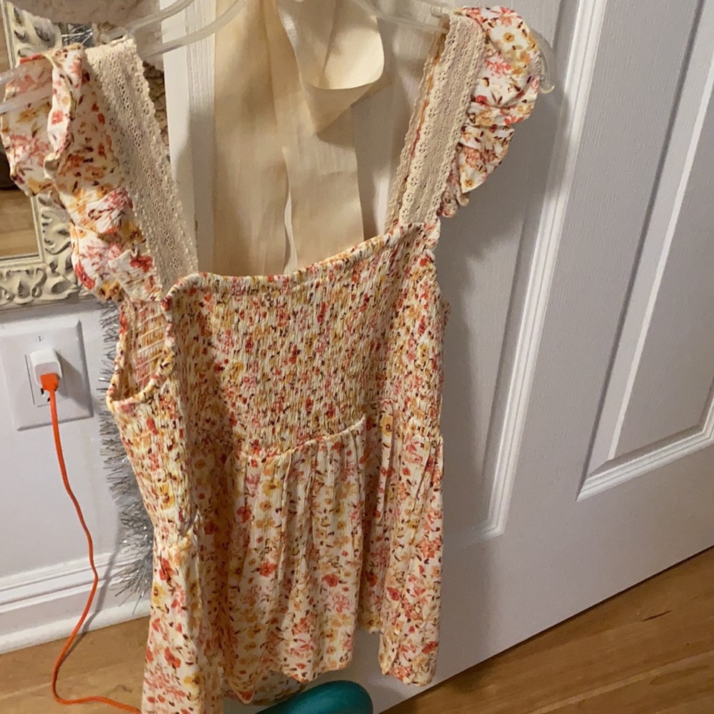 Floral top - Picture 3 of 3